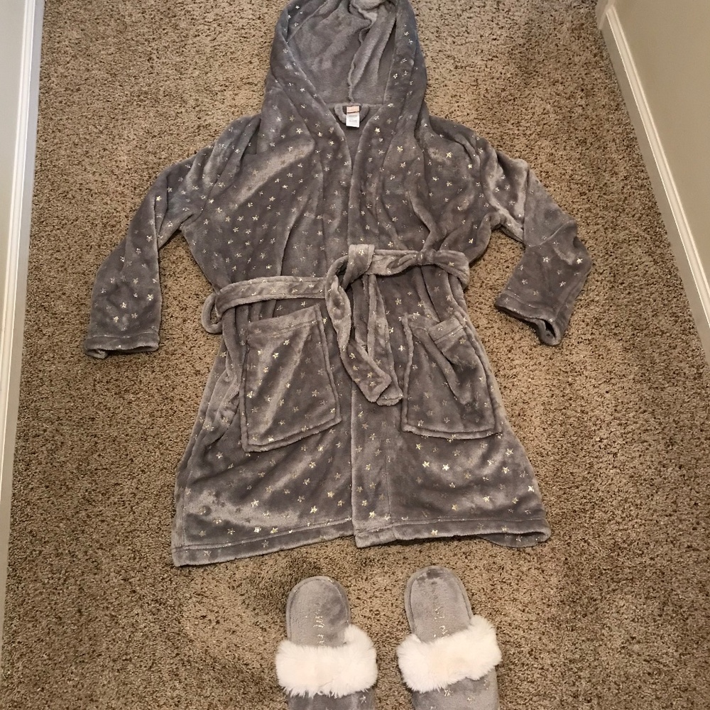 PB Teen slippers and robe set
